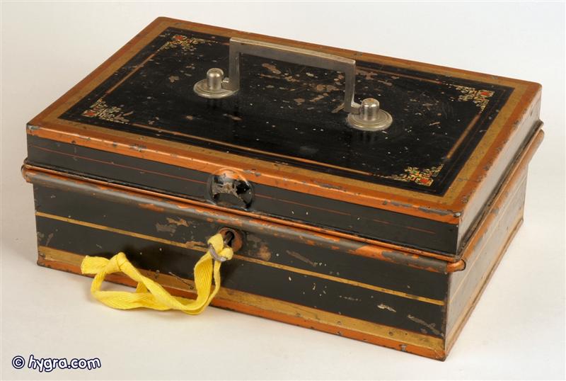 Japanned Toleware box decorated with gold and fitted for Jewelry  1895 Enlarge Picture